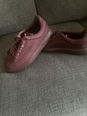 Camper Burgundy Platform Sneakers

EUR sz 41